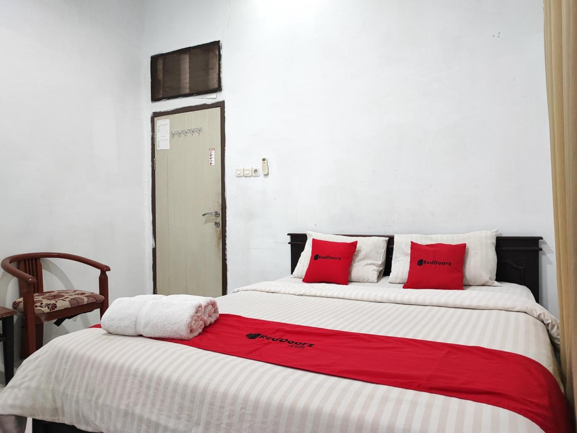 Reddoorz Syariah Near Universitas Batanghari Jambi Kültér fotó