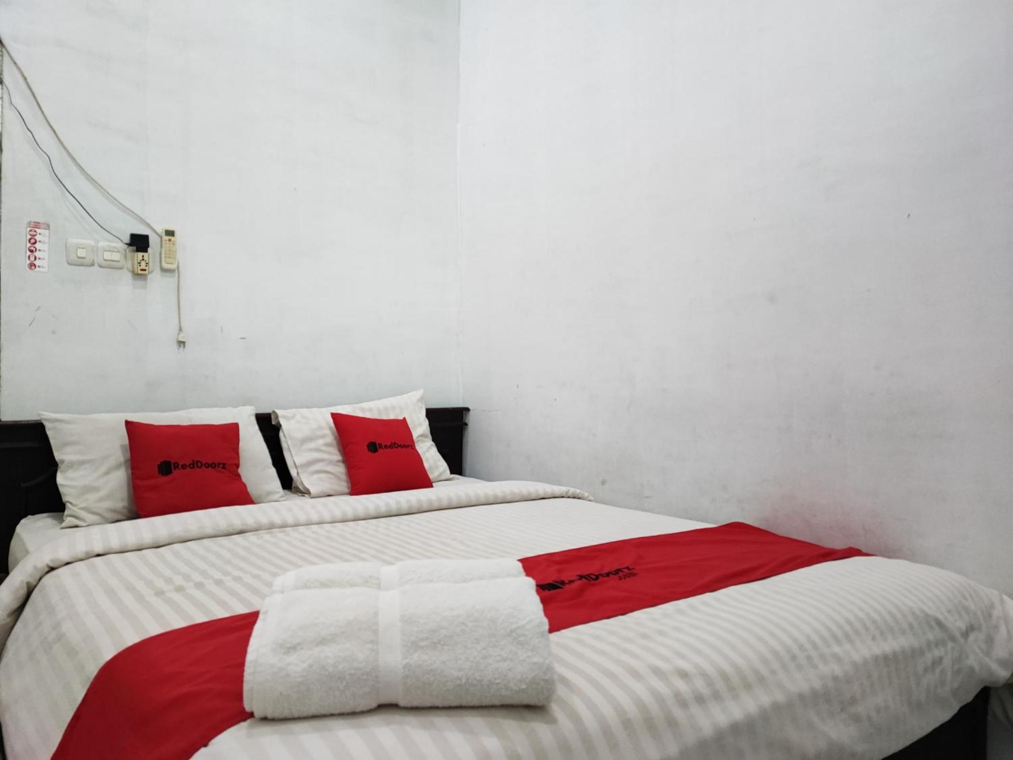 Reddoorz Syariah Near Universitas Batanghari Jambi Kültér fotó